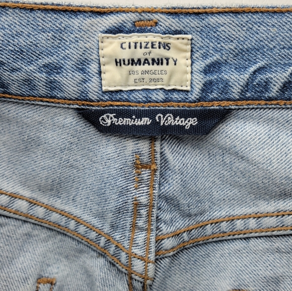 Citizens of Humanity Danielle Cut-Off Denim Shorts | Size 31 - Picture 7 of 12